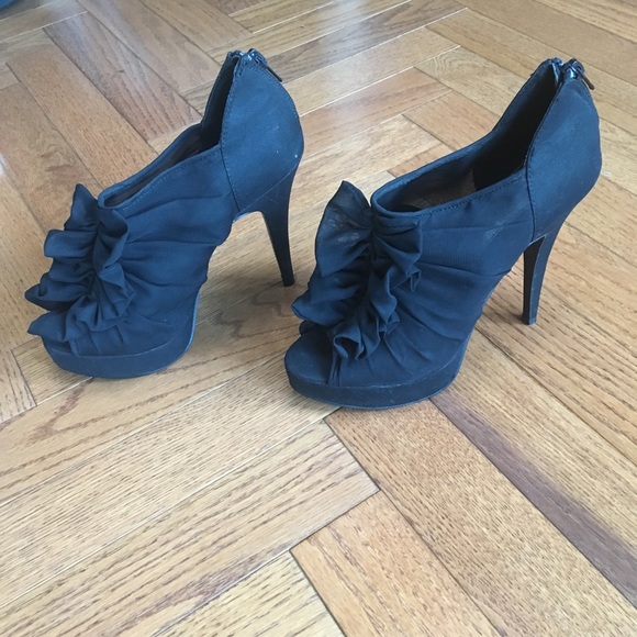 Chinese Laundry heels - Picture 2 of 3